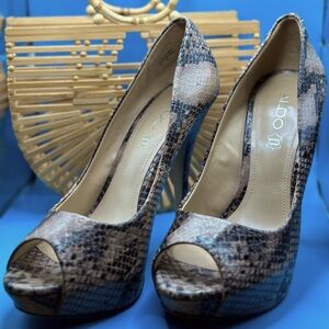 Preowned Aldo Snakeskin printed 5’’ peep toe stilettos